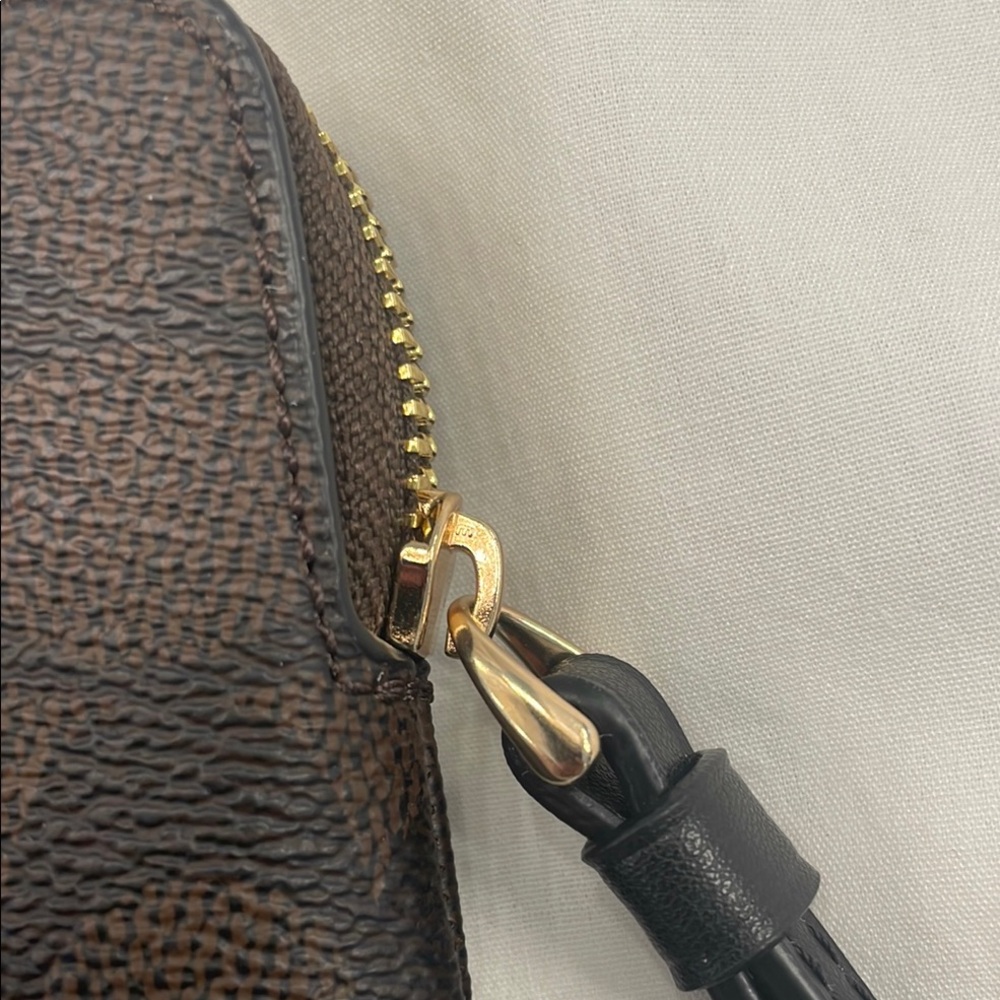 NWT Coach Black and Brown Wristlet - Picture 4 of 10